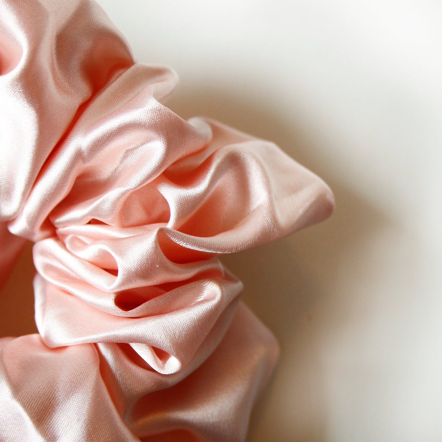 Hårstyling DK - Juliani Scrunchie | Pink