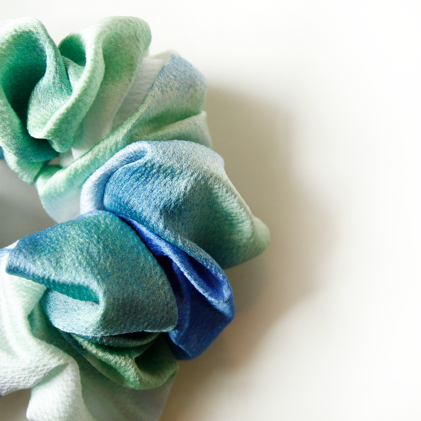 Hårstyling DK - Tait Scrunchie | Blå/grøn